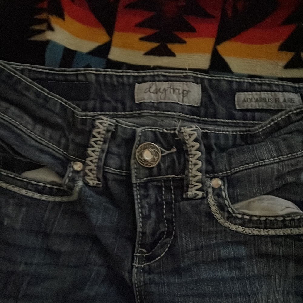 Low rise jeans! - Picture 2 of 3